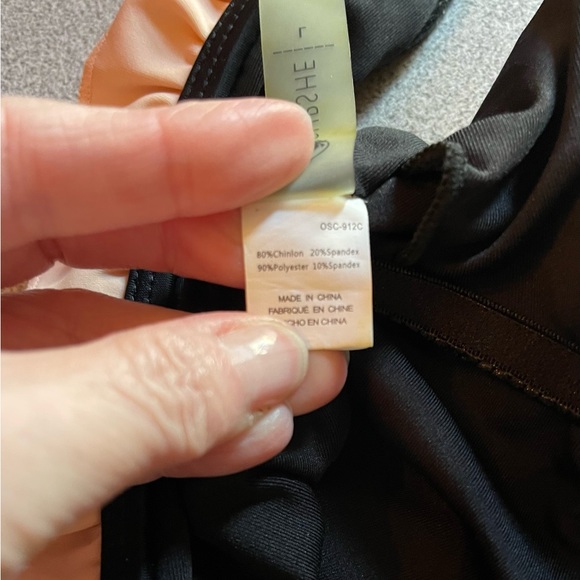 Cupshe Black & Peach Ruffled 1pc Swimsuit Size Large - Picture 8 of 13